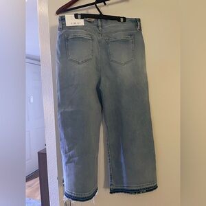 Ann Taylor loft light wash mid rise jeans. Petite